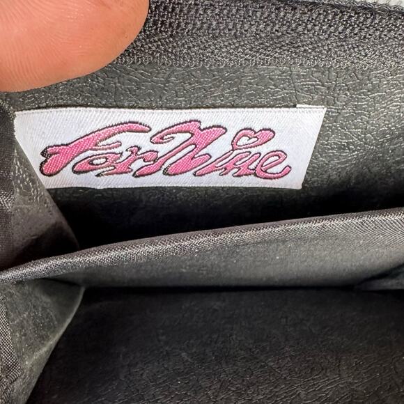 Women's Wallet Beaded Dog Billfold - Picture 5 of 10